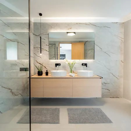 빌라 3,0 Near For 8 People With Indoor And Outdoor Pool & Wellness