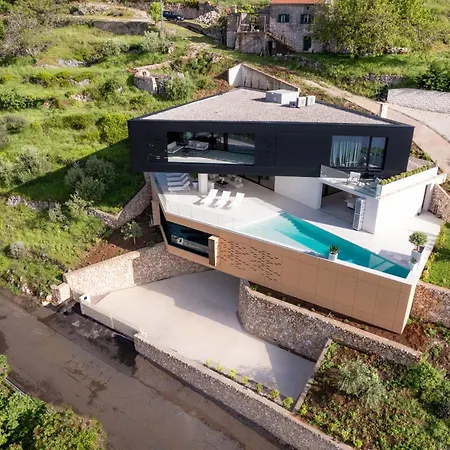 3,0 Near For 8 People With Indoor And Outdoor Pool & Wellness 빌라 오파티아