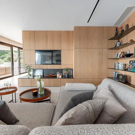 3,0 Near For 8 People With Indoor And Outdoor Pool & Wellness 빌라