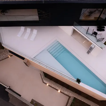 빌라 3,0 Near For 8 People With Indoor And Outdoor Pool & Wellness 오파티아