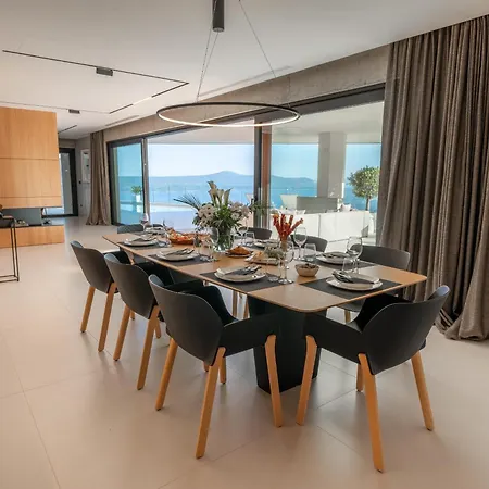 3,0 Near For 8 People With Indoor And Outdoor Pool & Wellness * 오파티아