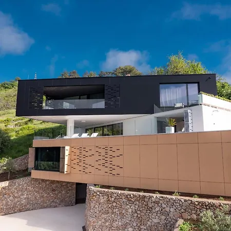 3,0 Near For 8 People With Indoor And Outdoor Pool & Wellness 오파티아