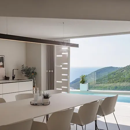 3,0 Near For 8 People With Indoor And Outdoor Pool & Wellness