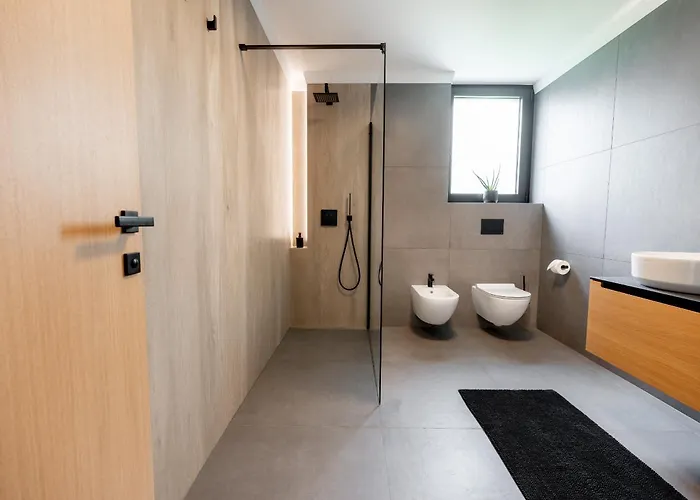 Villa 3,0 Near For 8 People With Indoor And Outdoor Pool & Wellness *