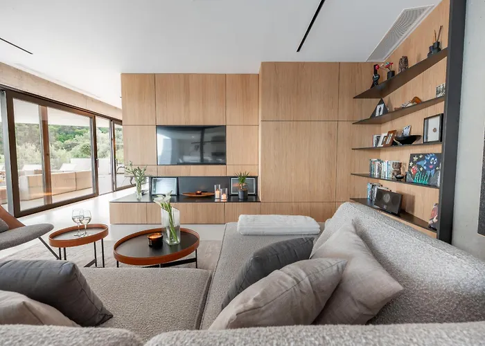 3,0 Near For 8 People With Indoor And Outdoor Pool & Wellness Villa