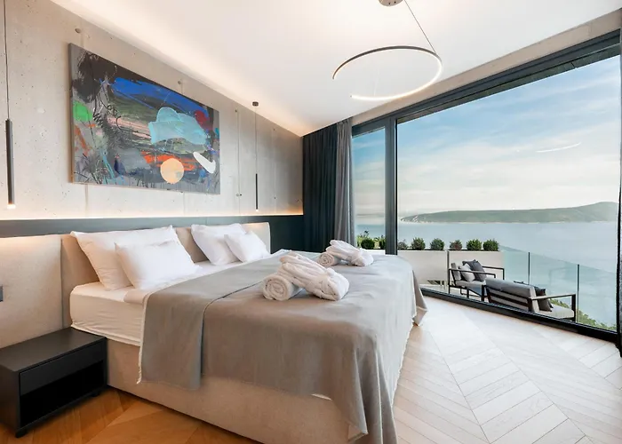 3,0 Near For 8 People With Indoor And Outdoor Pool & Wellness