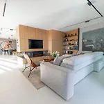Villa 3,0 Near For 8 People With Indoor And Outdoor Pool & Wellness *