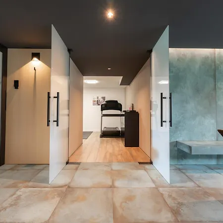 Villa 3,0 Near For 8 People With Indoor And Outdoor Pool & Wellness