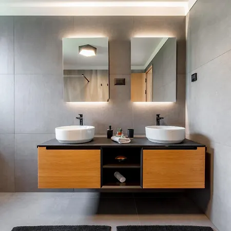 3,0 Near For 8 People With Indoor And Outdoor Pool & Wellness * Opatija