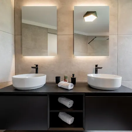 3,0 Near For 8 People With Indoor And Outdoor Pool & Wellness Villa