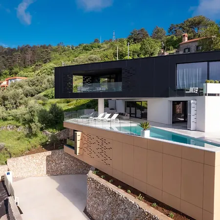 3,0 Near For 8 People With Indoor And Outdoor Pool & Wellness *