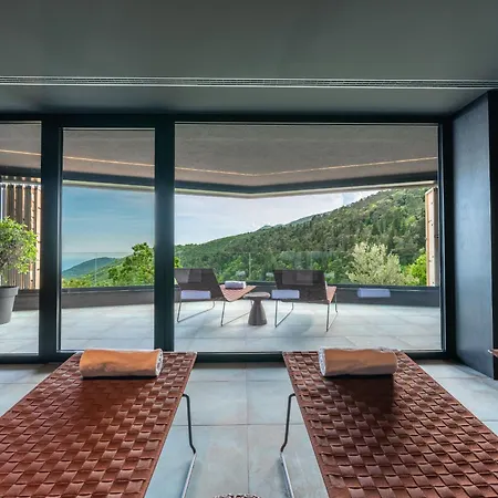 3,0 Near For 8 People With Indoor And Outdoor Pool & Wellness Villa