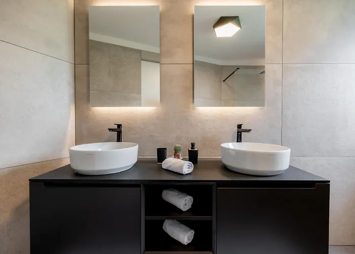 3,0 Near For 8 People With Indoor And Outdoor Pool & Wellness Villa