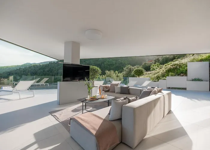 3,0 Near For 8 People With Indoor And Outdoor Pool & Wellness