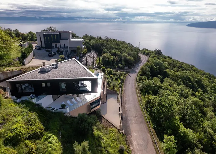 3,0 Near For 8 People With Indoor And Outdoor Pool & Wellness *