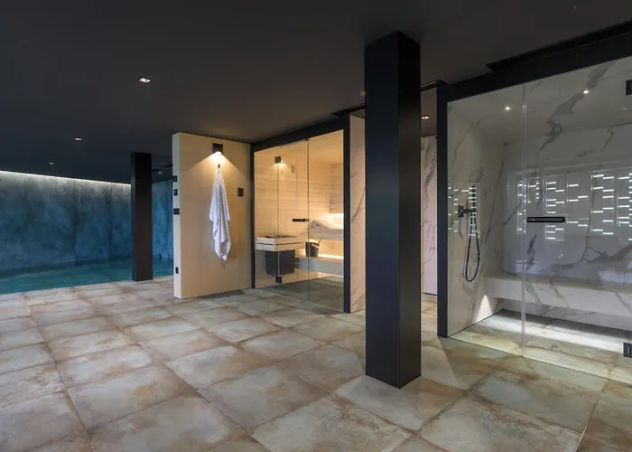 Villa 3,0 Near For 8 People With Indoor And Outdoor Pool & Wellness