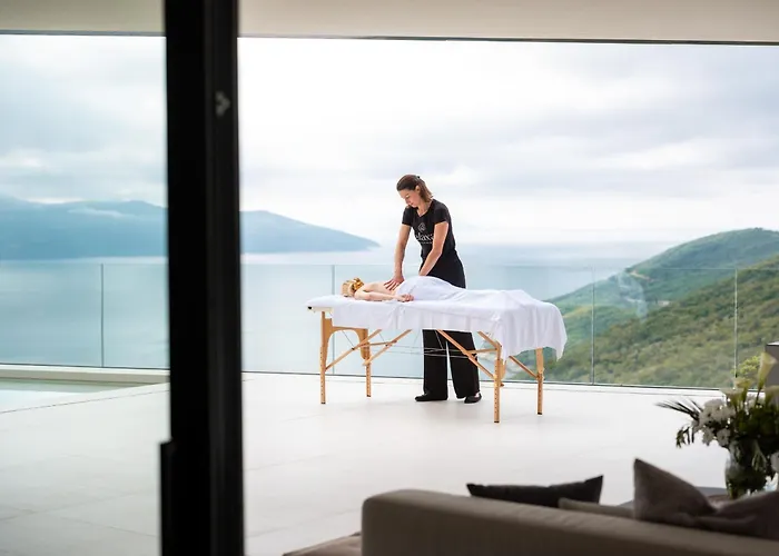 3,0 Near For 8 People With Indoor And Outdoor Pool & Wellness Villa *