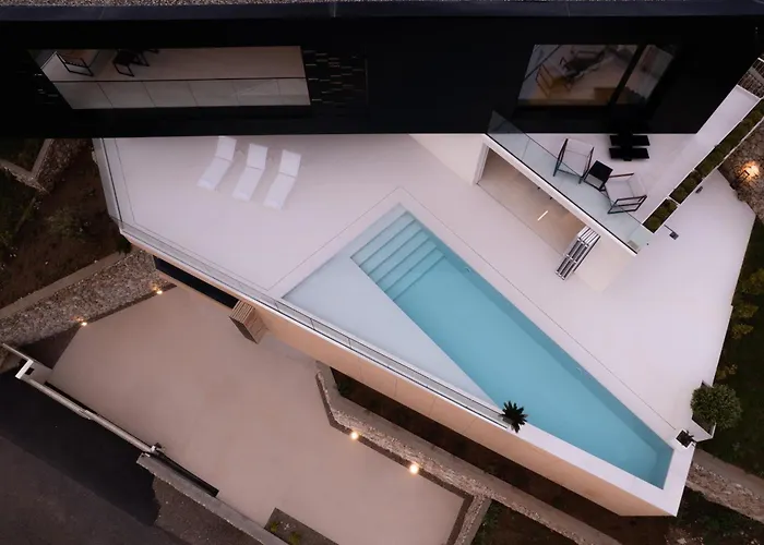 Villa 3,0 Near For 8 People With Indoor And Outdoor Pool & Wellness Opatija