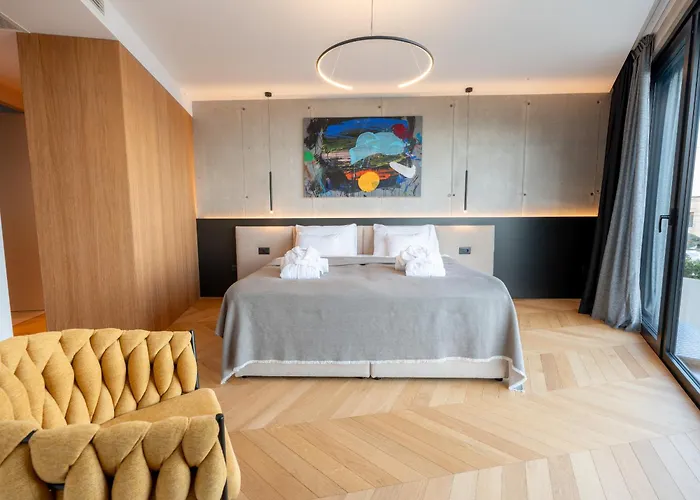 3,0 Near For 8 People With Indoor And Outdoor Pool & Wellness