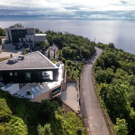 3,0 Near For 8 People With Indoor And Outdoor Pool & Wellness *