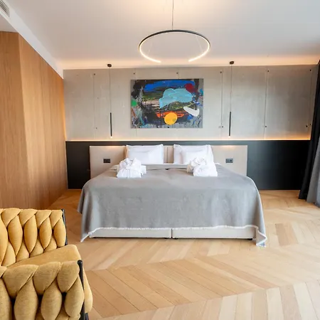 3,0 Near For 8 People With Indoor And Outdoor Pool & Wellness