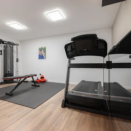 3,0 Near For 8 People With Indoor And Outdoor Pool & Wellness Villa